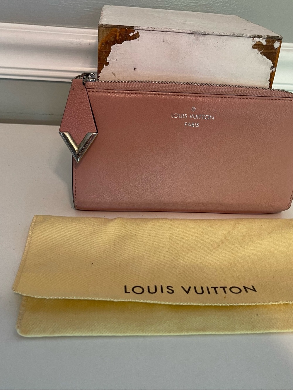 Louis Vuitton Pink Leather Zip Pouch Veau Cachemire Comete Magnolia Wallet